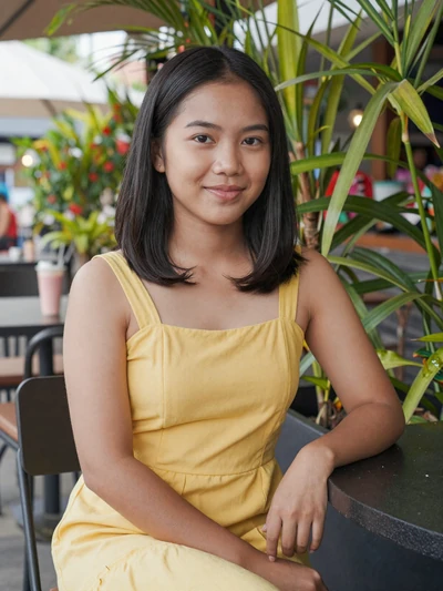 Dewi, 24, Javanese-Surinamese single from Lelydorp ready for international dating